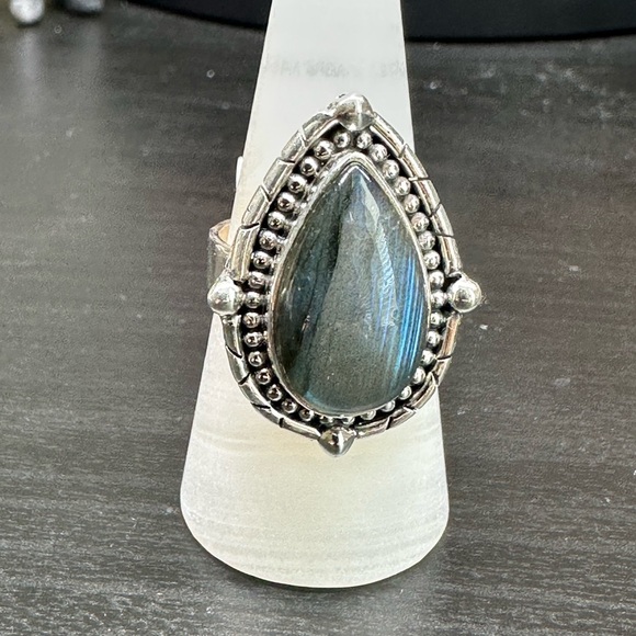 Silver Labradorite Ring - Picture 2 of 4